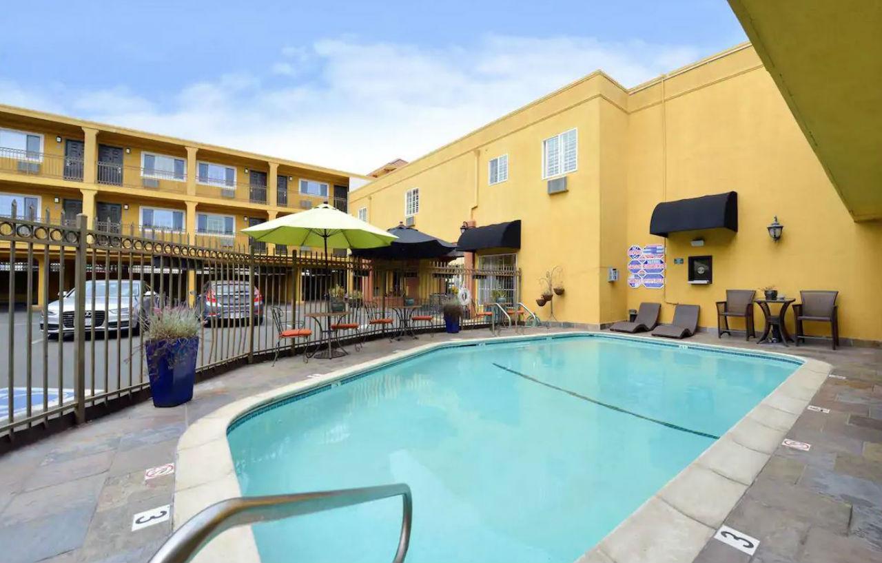 Napa Valley Hotel & Suites Exterior photo