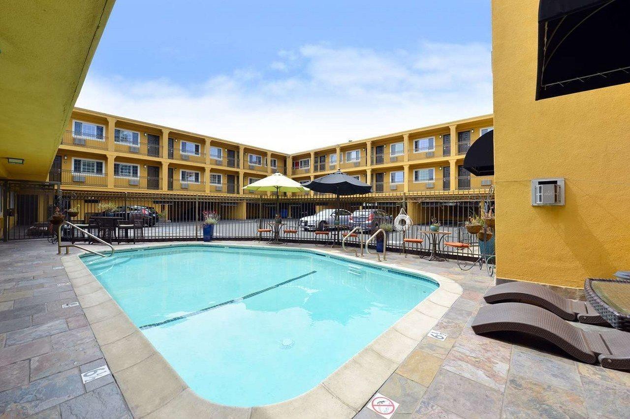 Napa Valley Hotel & Suites Exterior photo