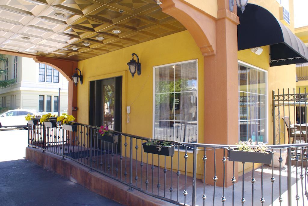 Napa Valley Hotel & Suites Exterior photo