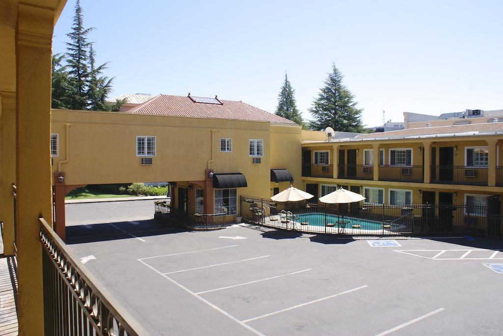 Napa Valley Hotel & Suites Exterior photo