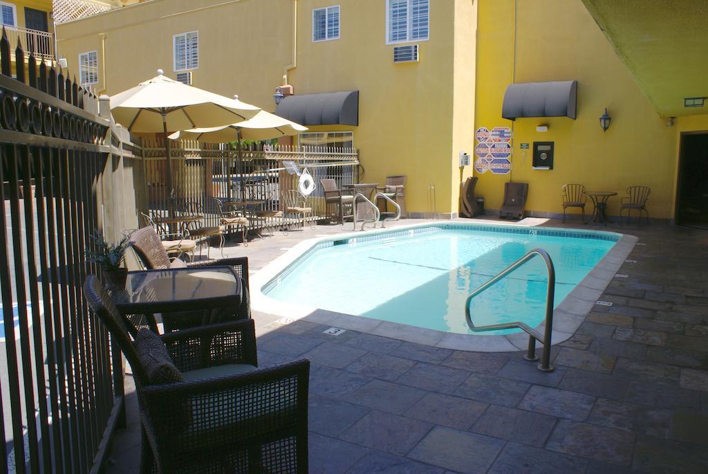 Napa Valley Hotel & Suites Exterior photo