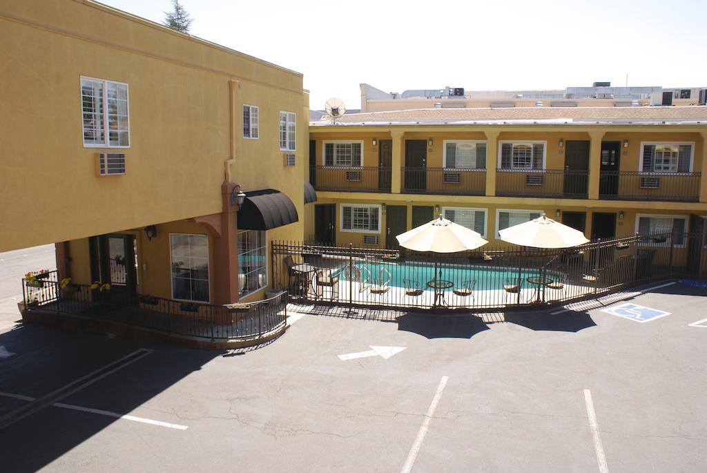 Napa Valley Hotel & Suites Exterior photo